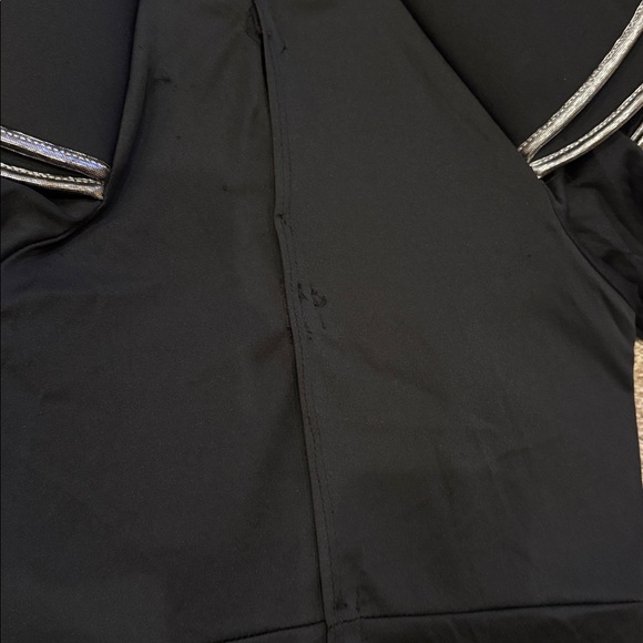Black Ninja Costume with Red Emblem - Picture 4 of 5